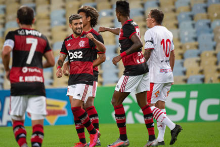 Na volta do Carioca, Flamengo vence Bangu por 3 a 0 e segue na liderança