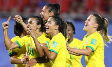 Futebol feminino espera decisão da CBF para retornar aos campos