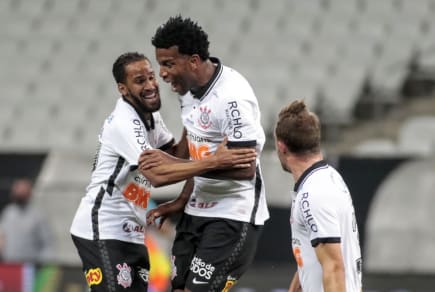 Corinthians vence Palmeiras e torce contra Guarani para não ser eliminado do Campeonato Paulista