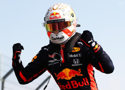 Max Verstappen vence GP dos 70 anos da Fórmula 1 e tira invencibilidade da Mercedes na temporada