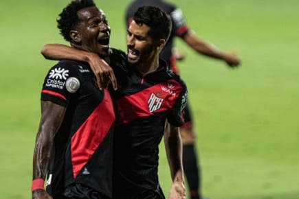 Atlético-GO vence Flamengo por 3 a 0 em sua estreia no Brasileirão e coloca o atual campeão na lanterna