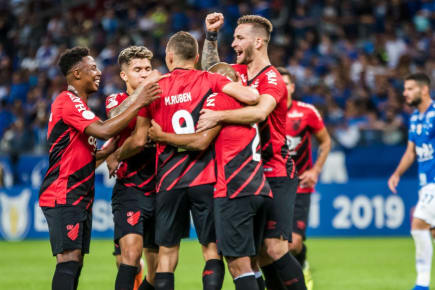 Athletico-PR derrota Goiás em casa e tem aproveitamento total no Campeonato Brasileiro