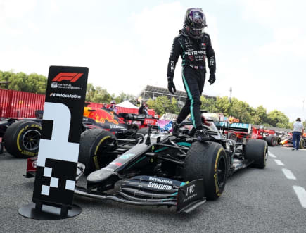 Hamilton vence no GP da Espanha e está a três vitórias de igualar o recorde de Schumacher na Fórmula 1