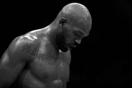 Jon Jones afirma que cinturão do meio-pesado do UFC está oficialmente livre