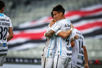 Grêmio vence Athletico de virada e deixa adversários na zona de rebaixamento