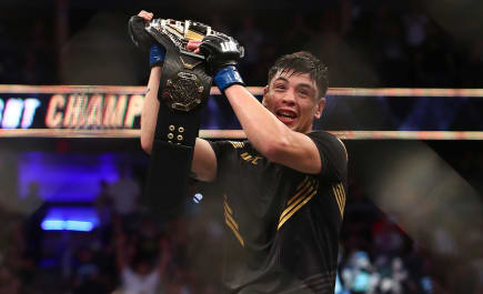 Brandon Moreno leva cinturão inédito ao México ao finalizar Deiveson Figueiredo pelo peso-mosca