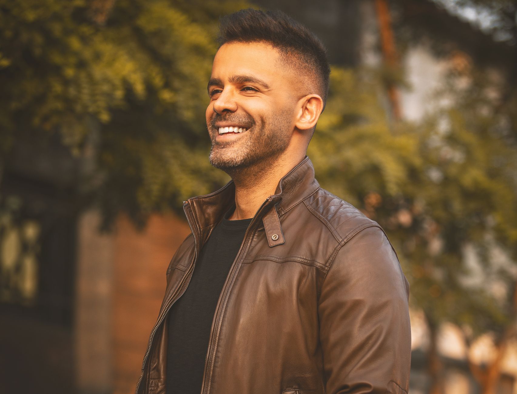 Unlocking natural hair restoration: DHI hair transplant vs. FUE hair transplant