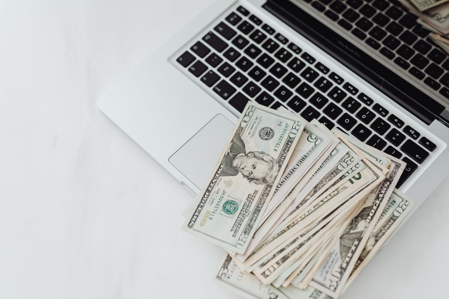 A Comprehensive Guide to Choosing the Best Paid vs Free Proxy Services