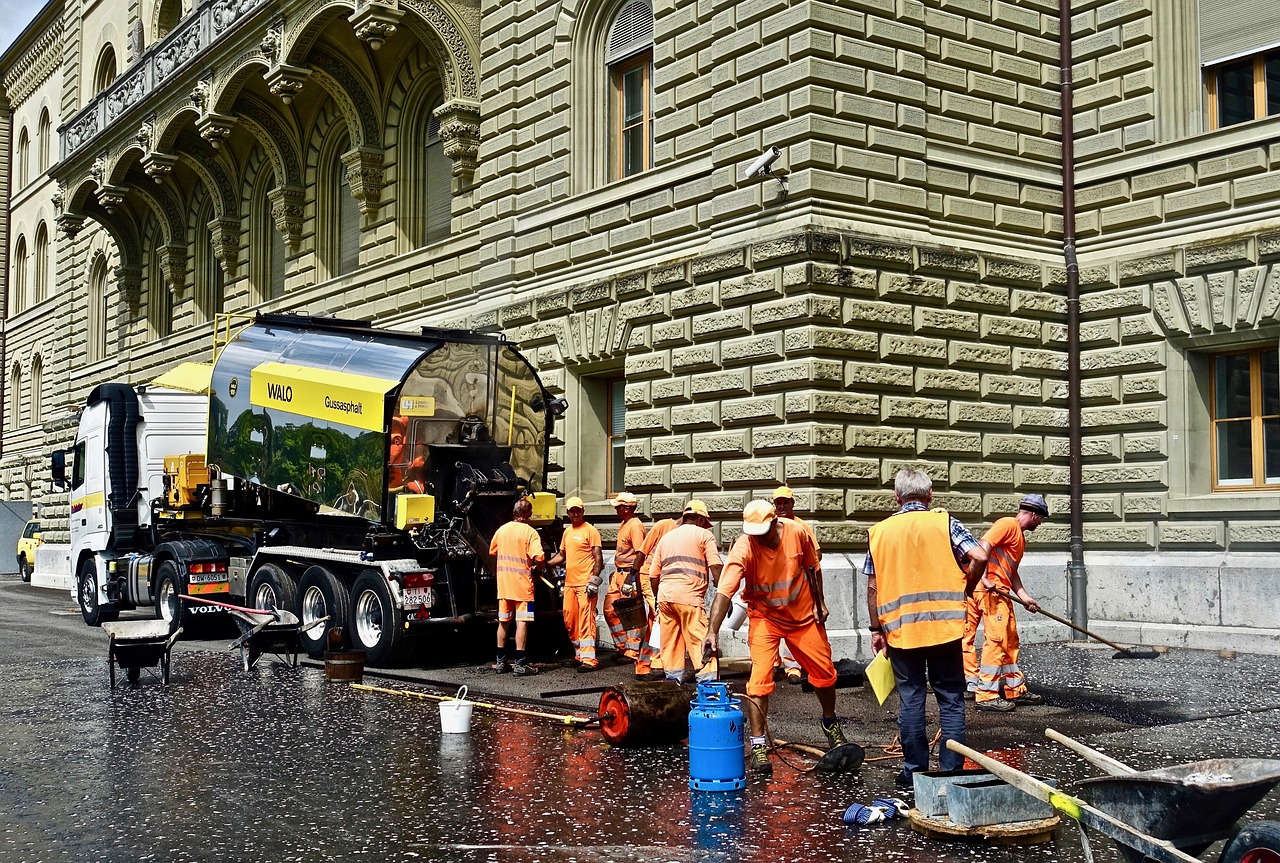Asphalt Concrete Layer in Road Construction consists of 3 parts