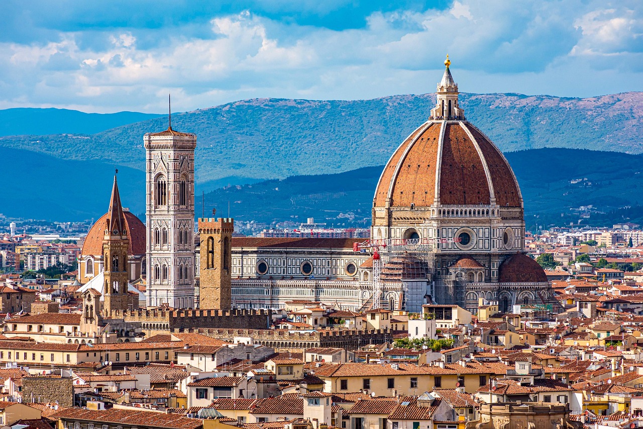 Explore the frescoes of St Regis Florence