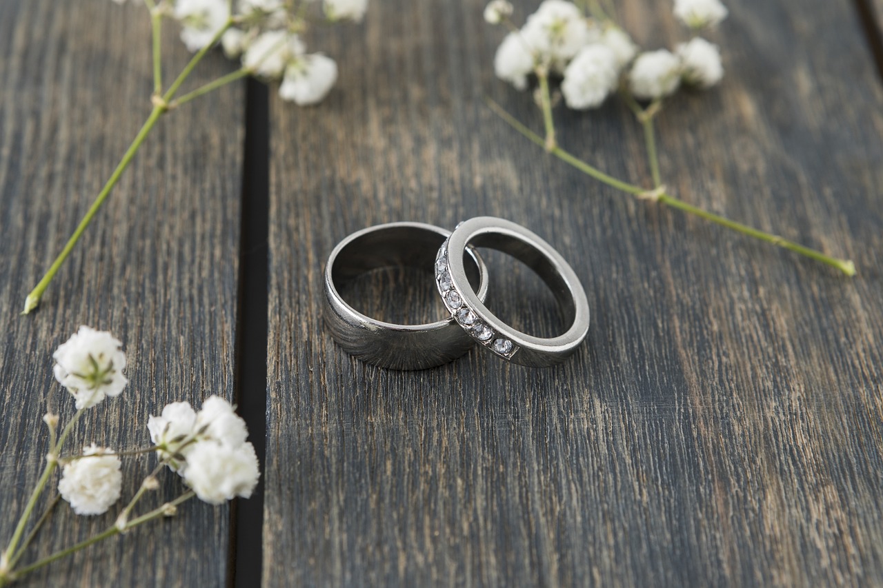 How to choose the perfect wedding band to go with your engagement ring