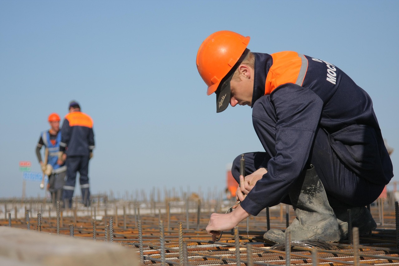 Risks of Working with a Cheap Roofing Contractor
