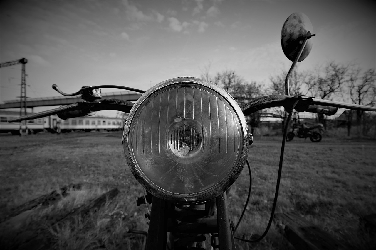 Moto Guzzi MGX-21 Starts Crowding the US Motorcycle Cruiser Market