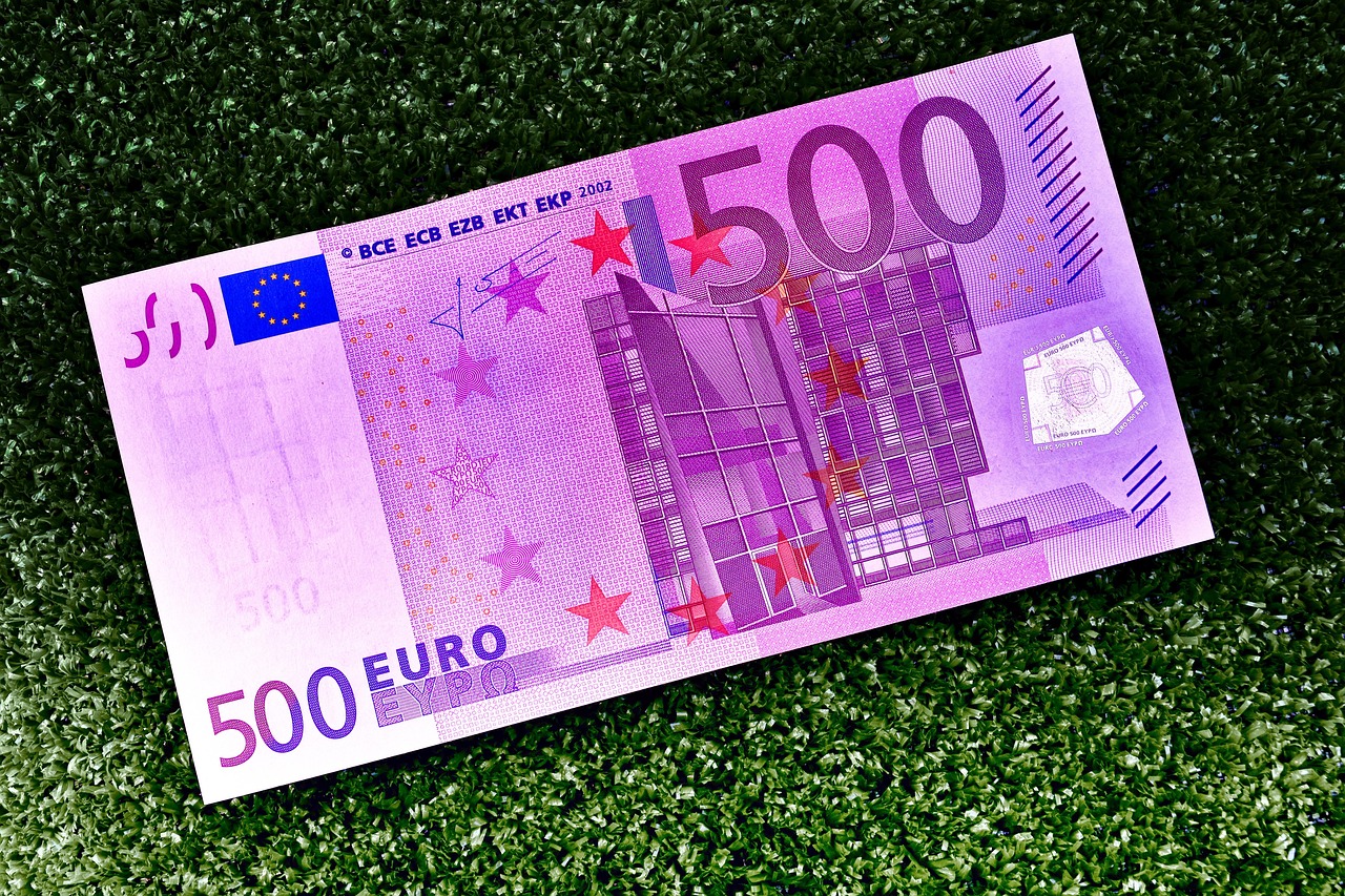 5 WAYS TECHNOLOGY CAN HELP YOUR BUSINESS TO SAVE MONEY