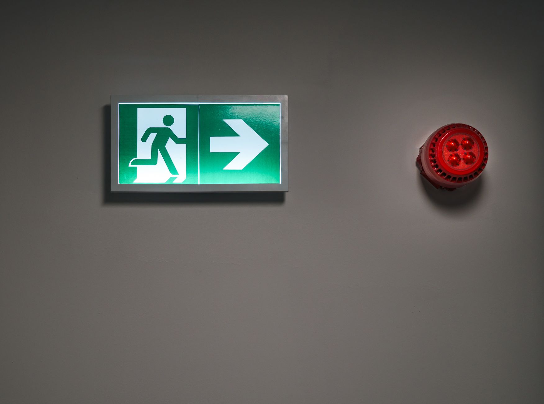 5 Common Emergency Lighting Fixtures for Buildings