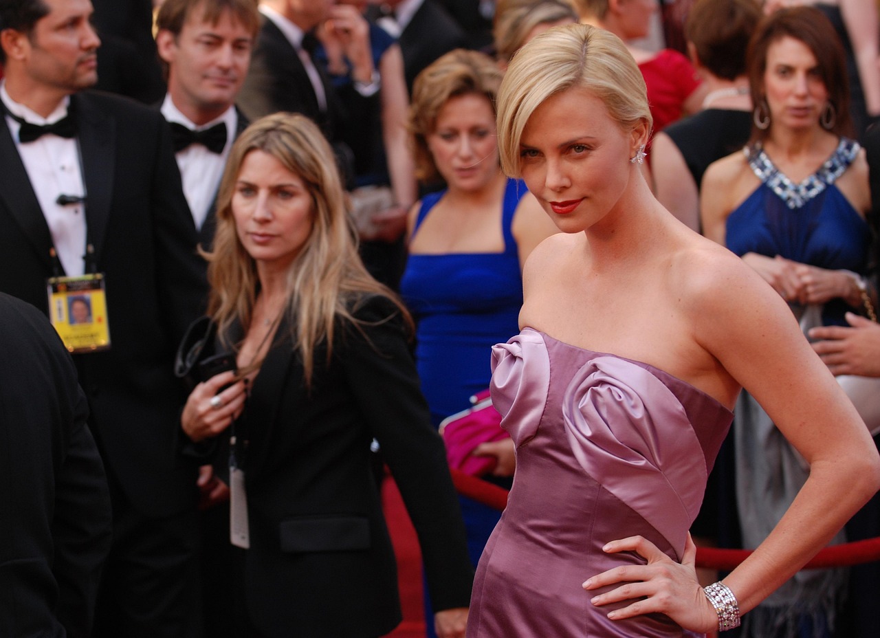 Female Celebrities Who Vape: A Look at Hollywood’s Vaping Trend