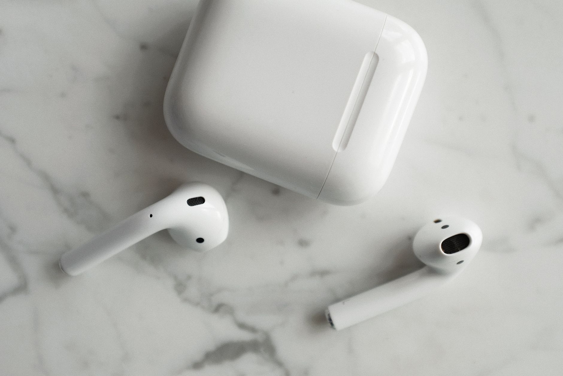 AirPods Pro 3 vs. Sony WF-1000XM6: Which Flagship Earbuds Are Better for You?