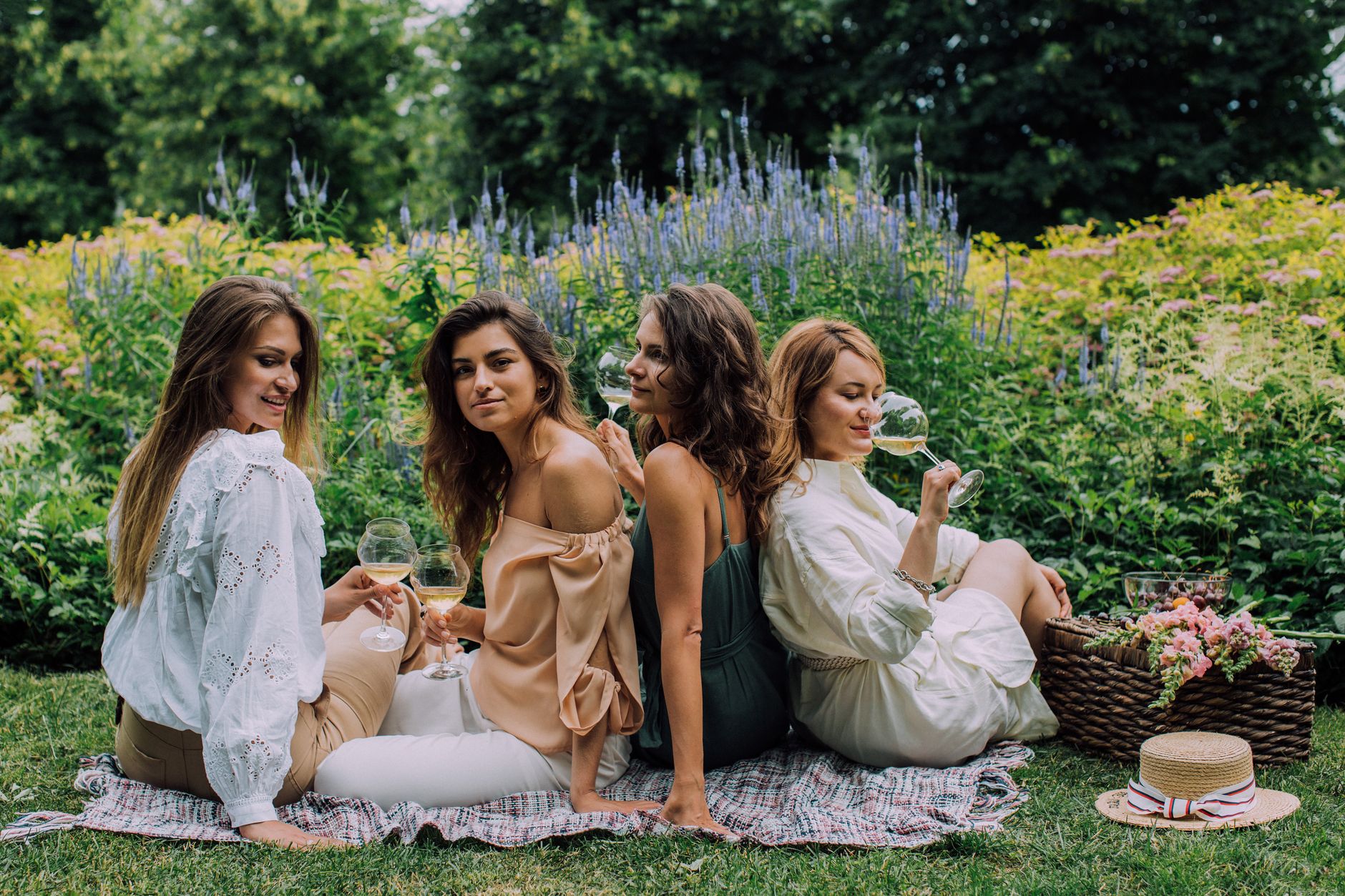 Best Wines for Sunny Picnics