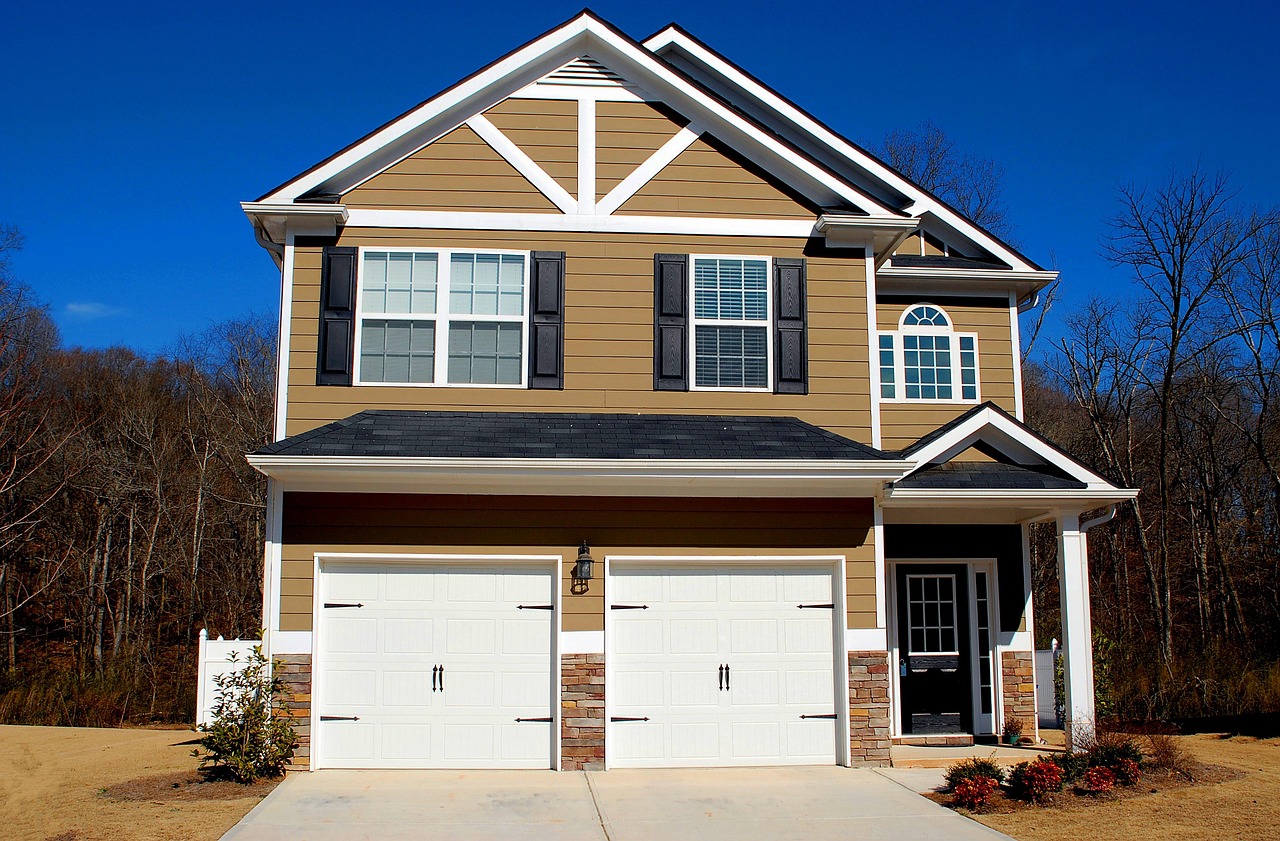 A Buyer’s Guide to Refuse Trucks for Sale