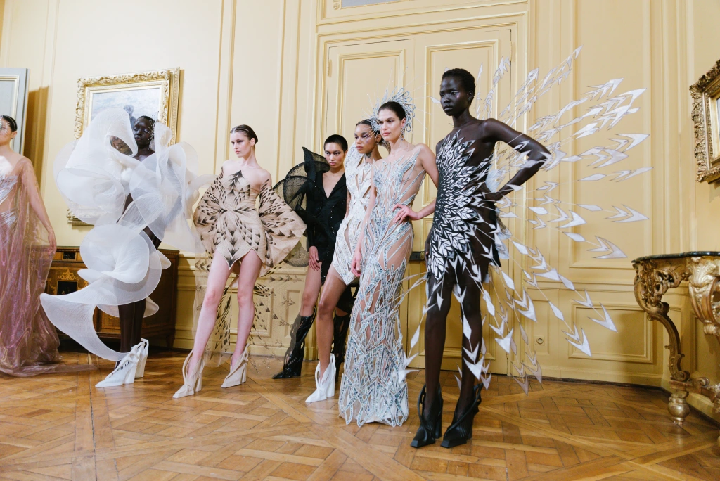 Unveiling the Couture Revolution: Latex Leggings UK and the Eclat of Modern Fashion