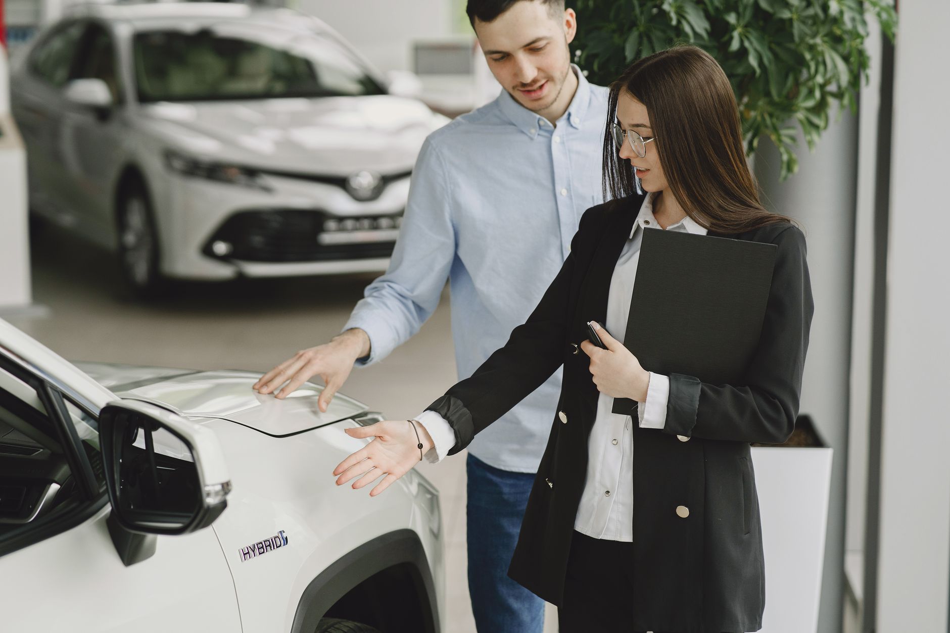 How Hybrid Vehicles Are Redefining the Auto Industry Landscape