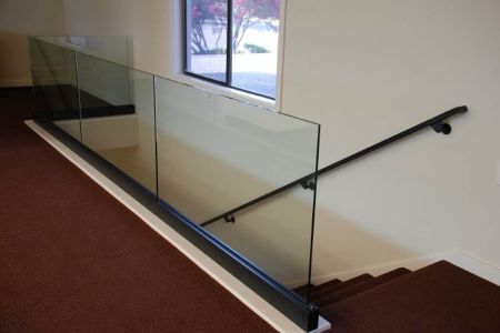 What Homeowners Should Know Before Installing Tempered Glass in a Modern Home