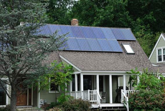 Common Mistakes Homeowners Make During DIY Solar Panel Removal