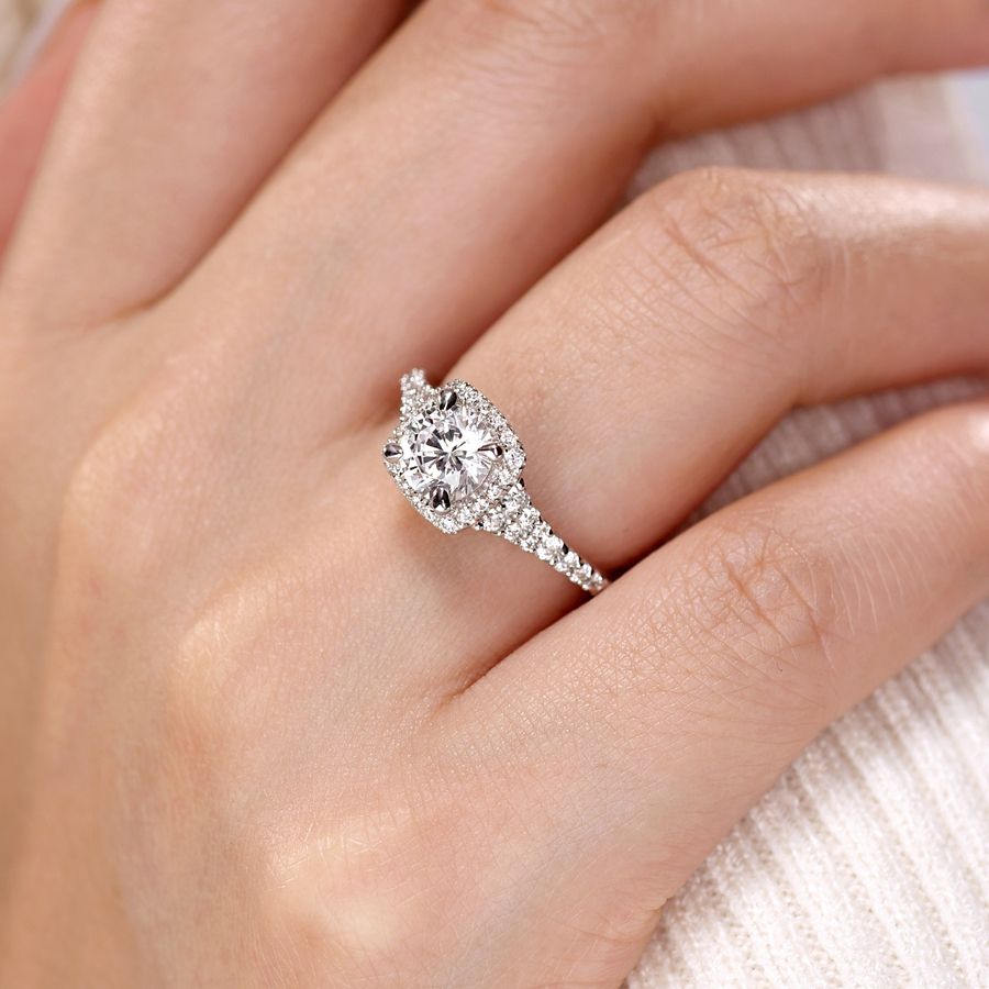 Harefield Highlights: Customizing Your Dream Engagement Ring