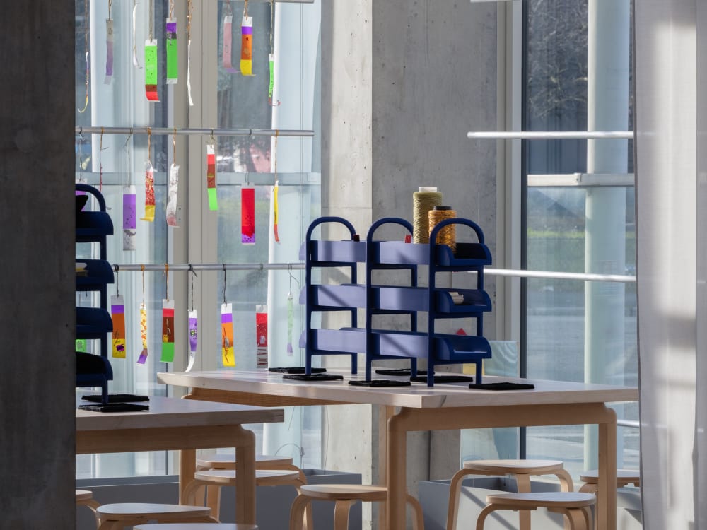 Vue de l'atelier participatif l'Arbre à voeux par Sébastien Desplat et Atelier Montex