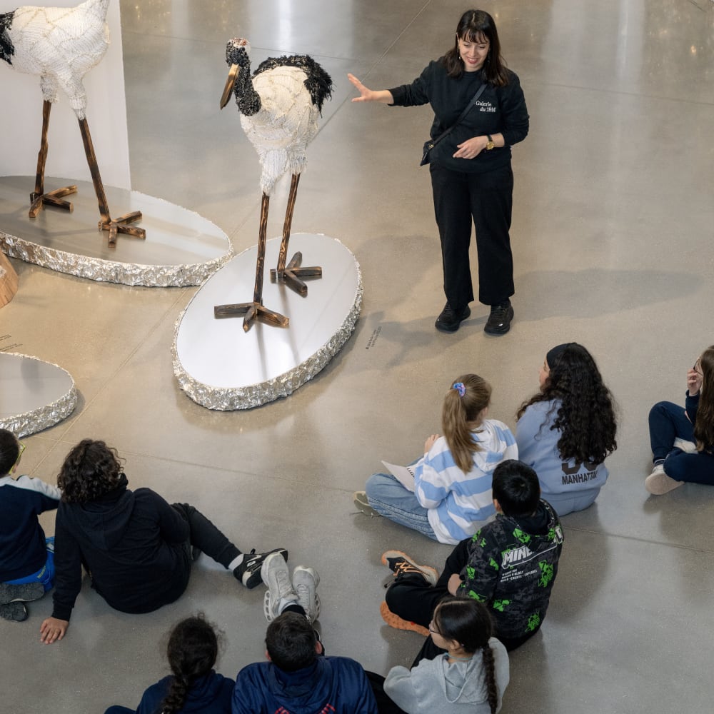 Médiation dans l'exposition Beyond our Horizons de Tokyo à Paris