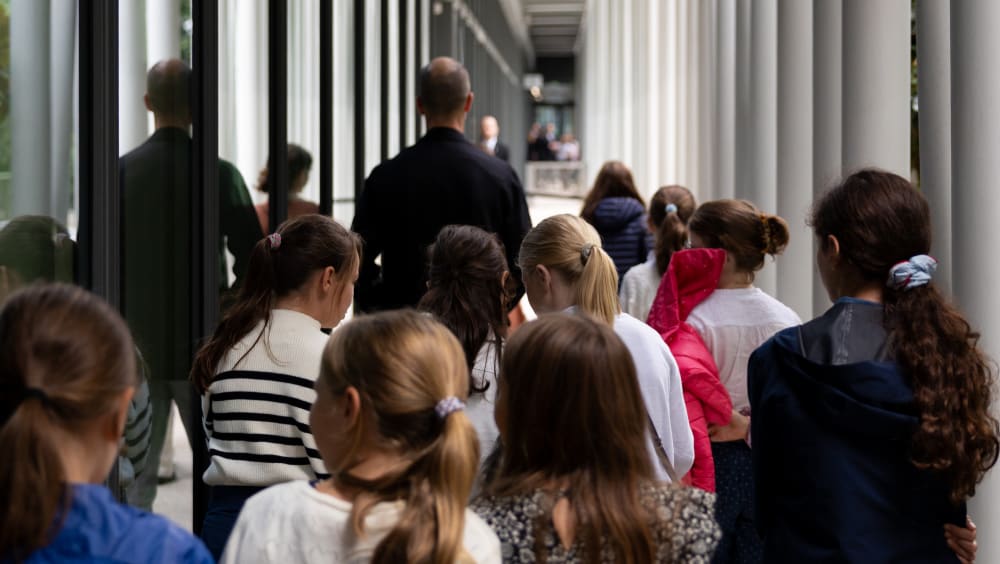 Visite en groupe scolaire à la Galerie du 19M