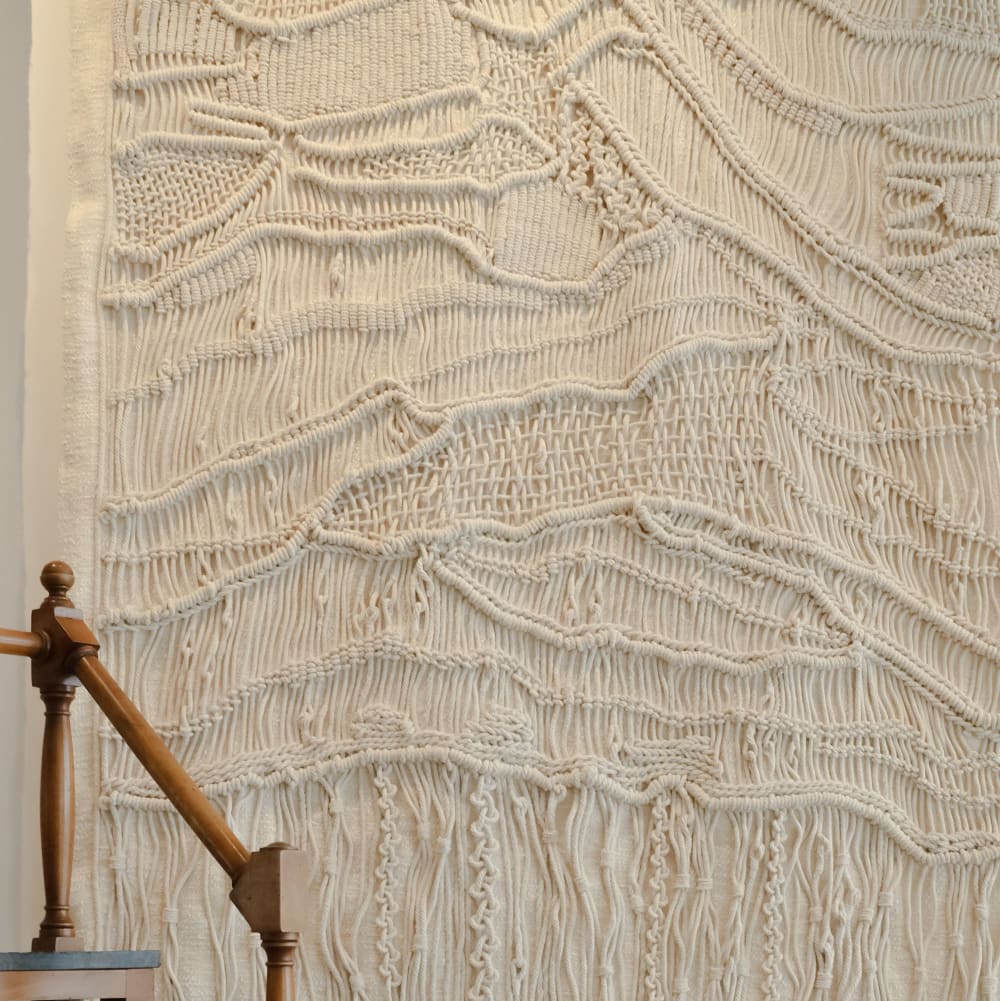 9 Grand panneau macrame creation Lesage Interieurs copie min v7etyi
