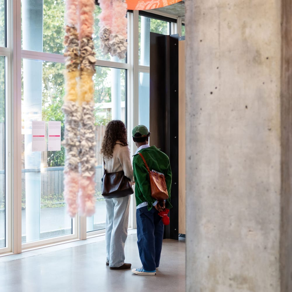 Vue de l'exposition "Trouver son Monde" à la Galerie du 19M