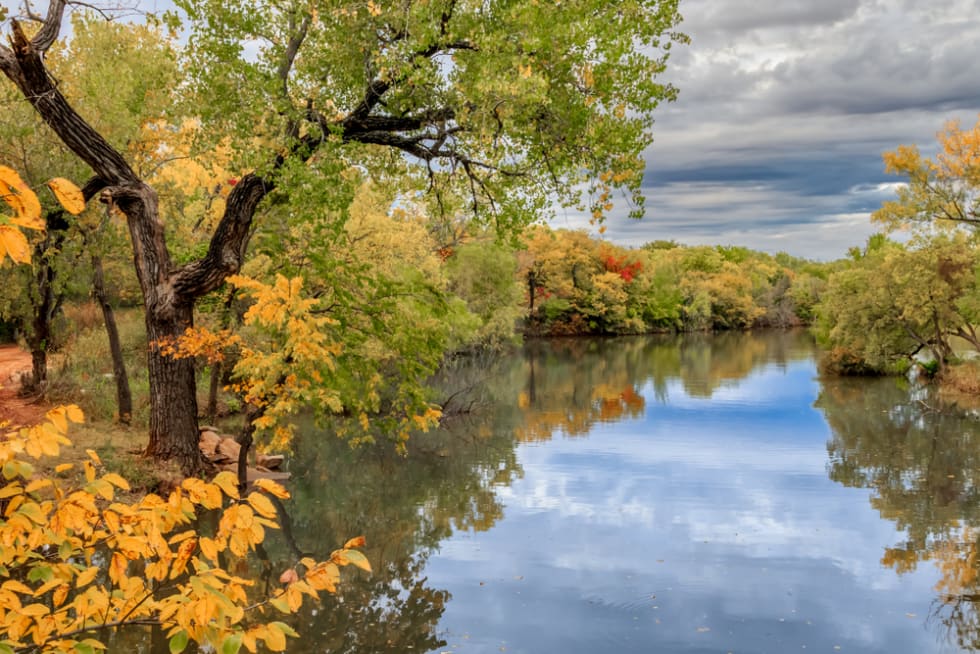  Oklahoma City's Lake Hefner surrounded by trees in fall color