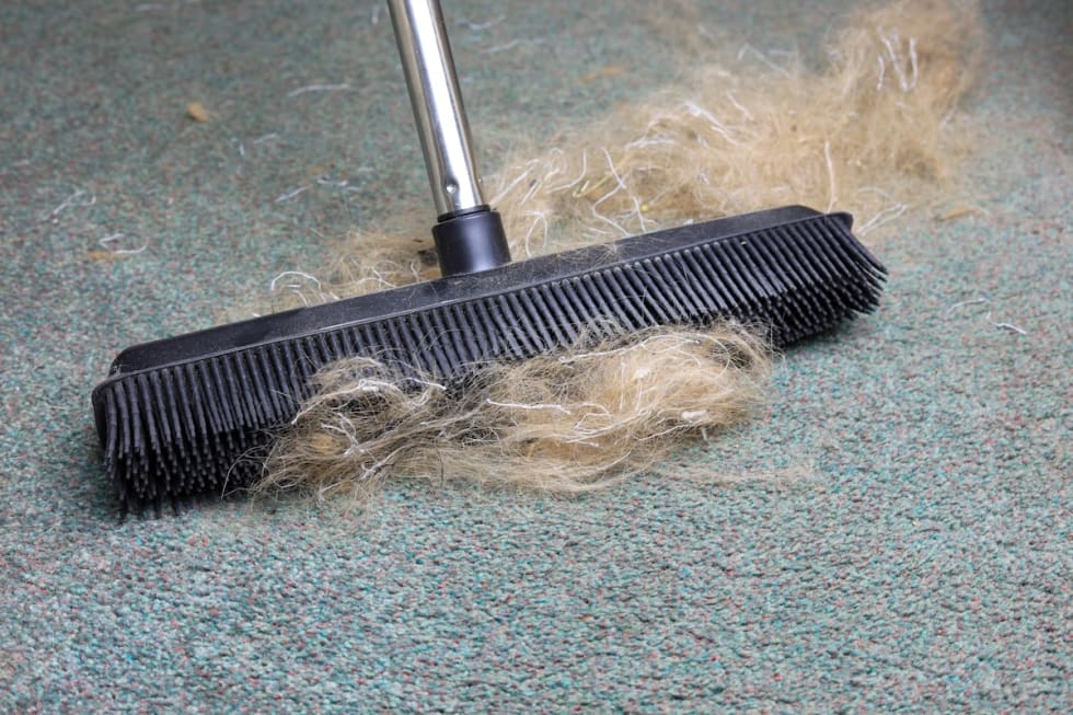 rubber-broom-lint-removal