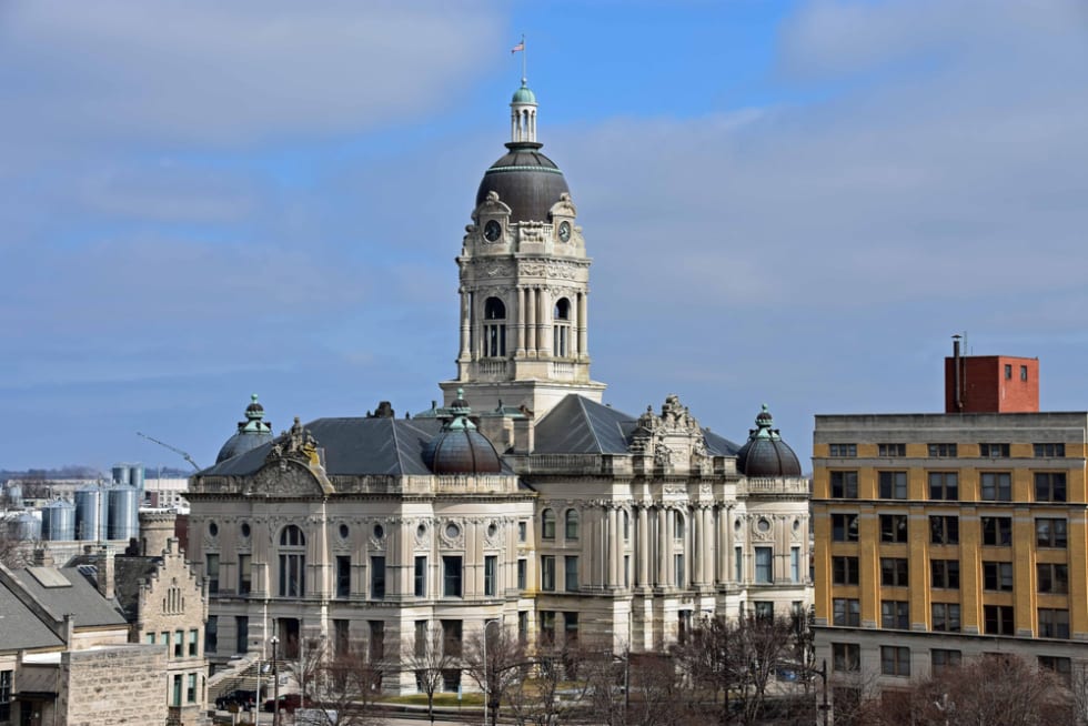  Cityscape photo of the Evansville, Indiana old courthouse