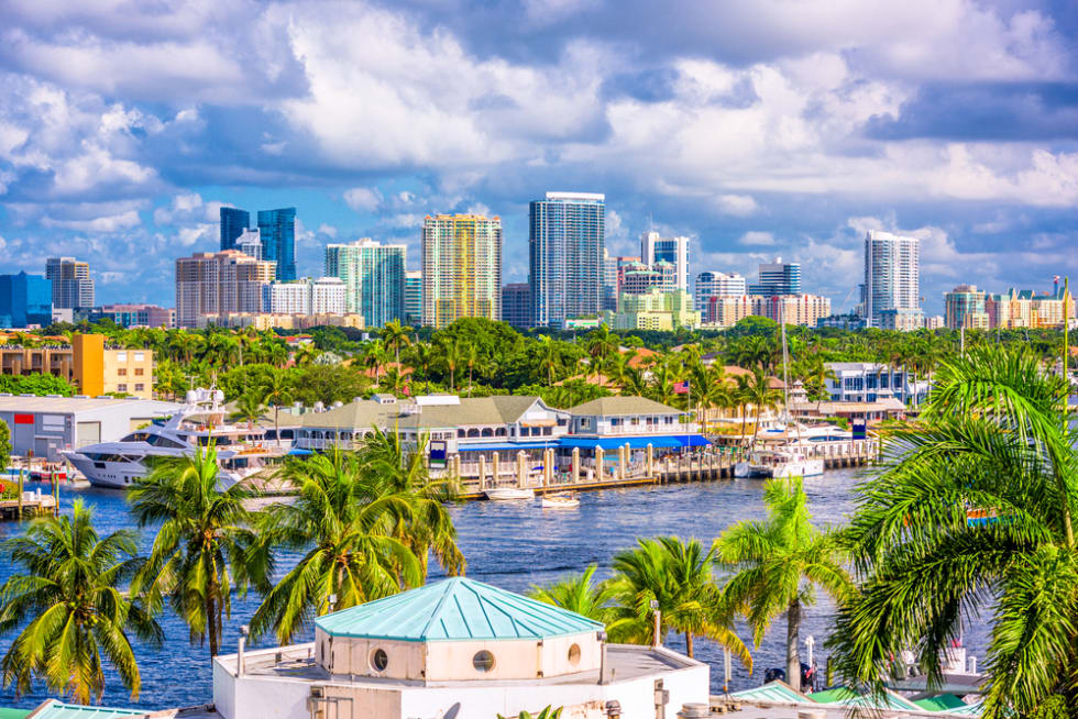  Fort Lauderdale, Florida, USA skyline.