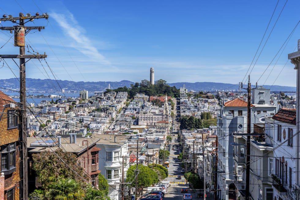  The Coit Tower, Saints Peter and Paul Church, East Bay & Oakland photographed from the residential area of Russian Hill and Nob Hill, in the North Beach area of San Francisco, California, USA.