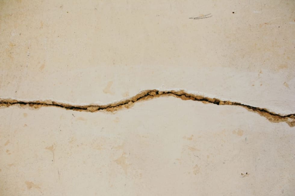 Cracks in wall