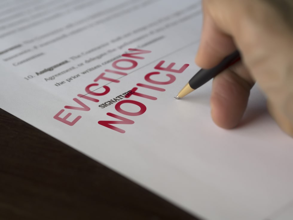 signing an eviction notice to a defaulting renter, holdover tenant, holdover proceedings