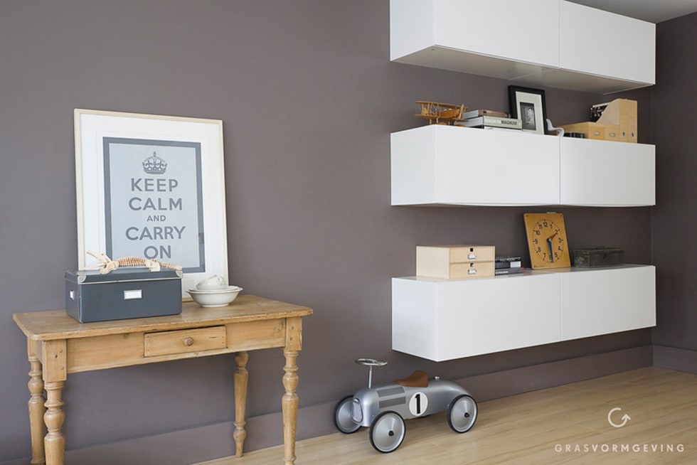 Use kitchen cabinets as a shelving unit