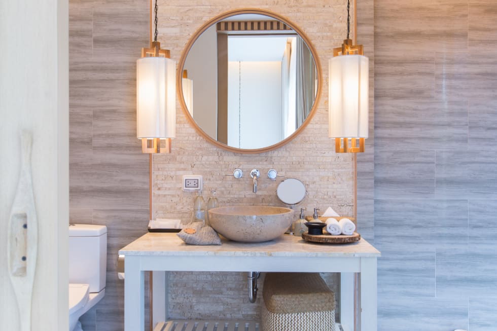 How to Decorate a Small Bathroom 