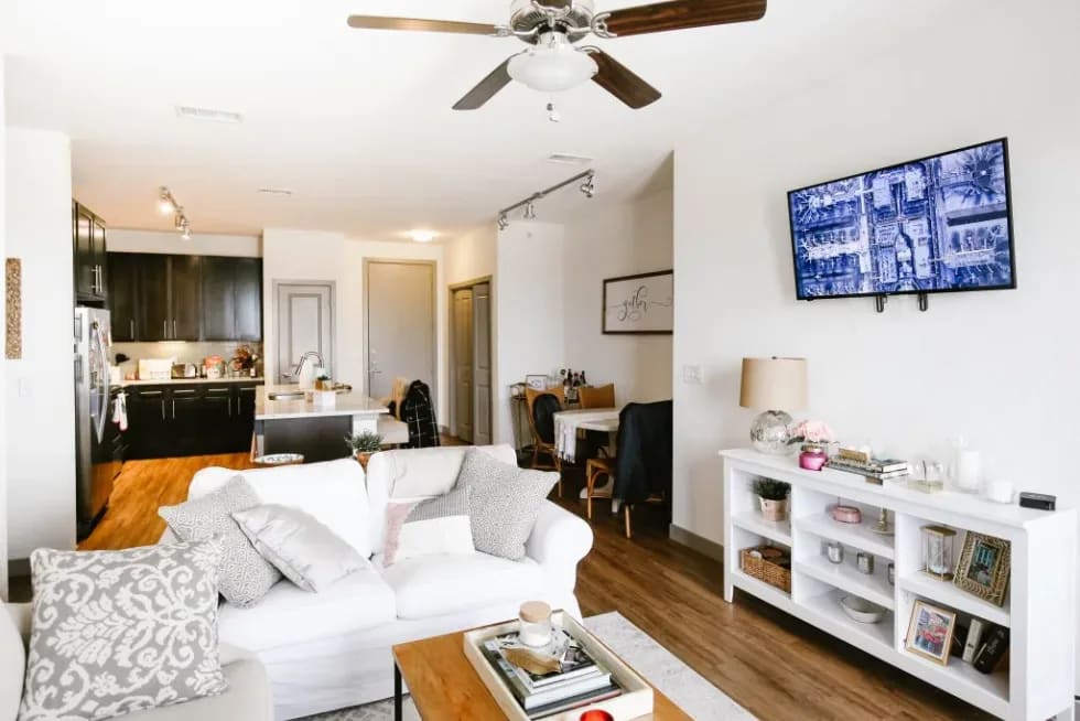 Furnished Apartment Shares In Lincoln Park