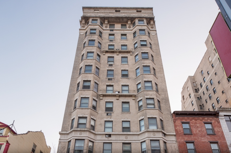 Midtown Apartments - This newly renovated historic building features bright, spacious apartments, huge windows, plentiful closet space, newly remodeled kitchens, and incredible views of the city