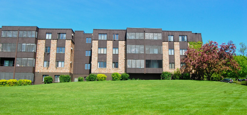 Les Chateaux - Welcome home to Les Chateaux Apartments in Duluth, MN! Our community offers 1, 2 and 3 bedroom apartment homes less than 5 miles away from downtown Duluth