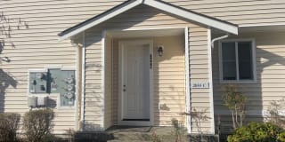 2055 Garry Oaks Ave #C 2055 Garry Oaks Ave #C Photo Gallery 1