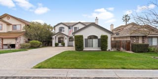 5640 Edgeview Dr 5640 Edgeview Dr Photo Gallery 1