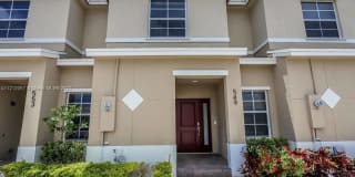 549 NE 5th Way 549 NE 5th Way Photo Gallery 1