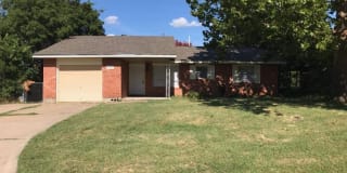 2709 NW Hilltop Dr 2709 NW Hilltop Dr Photo Gallery 1