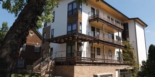 4 bed / 4.5 bath flat in South Plaza overlooking UMKC and Brookside Blvd 4 bed / 4.5 bath flat in South Plaza overlooking UMKC and Brookside Blvd Photo Gallery 1